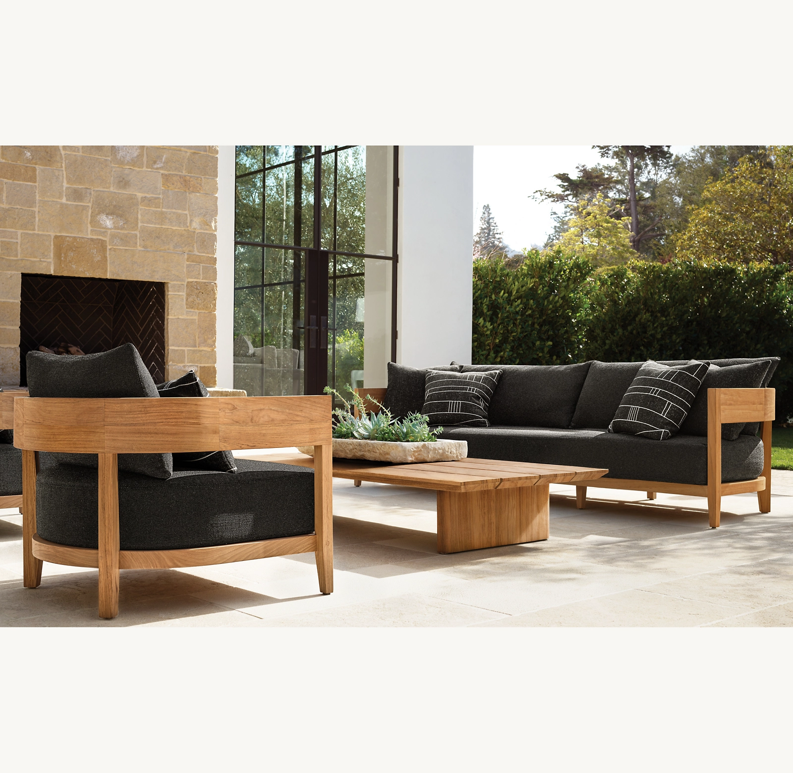 The Arvida Outdoor Chaise